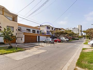 VENTA DE CASA EN MAGDALENA DEL MAR – IDEAL PARA VIVIENDA, OFICINA O CONSULTORIO