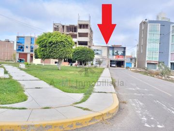 REMATE DE CASA FRENTE A PARQUE EN URBANIZACIÓN EL SANTUARIO DE CHICLAYO