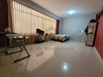 REMATE DE CASA FRENTE A PARQUE EN URBANIZACIÓN EL SANTUARIO DE CHICLAYO