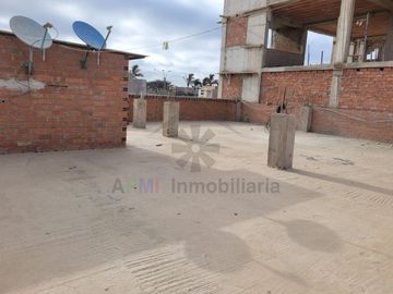 REMATE DE CASA FRENTE A PARQUE EN URBANIZACIÓN EL SANTUARIO DE CHICLAYO