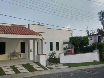 CASA EN VENTA EN LOMAS DE COCOYOC