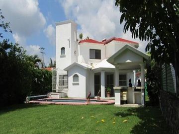 CASA EN VENTA EN FRACCIONAMIENTO LOMAS DE COCOYOC
