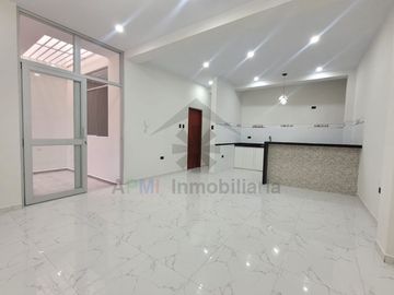 VENTA DE DEPARTAMENTO EN PRIMER PISO CON COCHERA Y AL COSTADO DE LA UNIVERSIDAD SIPAN