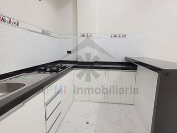 VENTA DE DEPARTAMENTO EN PRIMER PISO CON COCHERA Y AL COSTADO DE LA UNIVERSIDAD SIPAN