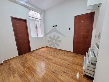 VENTA DE DEPARTAMENTO EN PRIMER PISO CON COCHERA Y AL COSTADO DE LA UNIVERSIDAD SIPAN