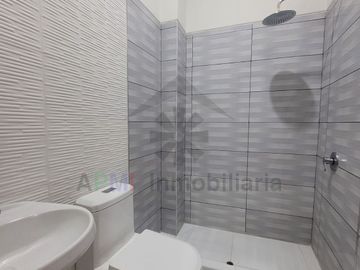 VENTA DE DEPARTAMENTO EN PRIMER PISO CON COCHERA Y AL COSTADO DE LA UNIVERSIDAD SIPAN
