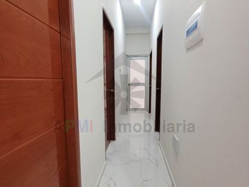 VENTA DE DEPARTAMENTO EN PRIMER PISO CON COCHERA Y AL COSTADO DE LA UNIVERSIDAD SIPAN