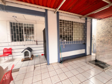 EN VENTA CASA 1 PLANTA EN CDLA. LAS TEJAS, AV 25 DE JULIO, SUR GYE