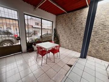 EN VENTA CASA 1 PLANTA EN CDLA. LAS TEJAS, AV 25 DE JULIO, SUR GYE