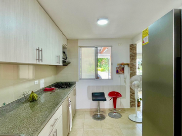 Extraordinaria casa remodelada en Cerritos Campestre con baño completo en el primer piso. Galicia. Pereira.