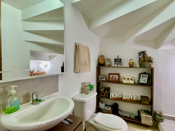 Extraordinaria casa remodelada en Cerritos Campestre con baño completo en el primer piso. Galicia. Pereira.