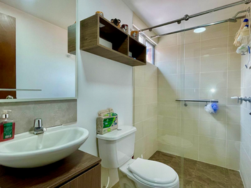 Extraordinaria casa remodelada en Cerritos Campestre con baño completo en el primer piso. Galicia. Pereira.