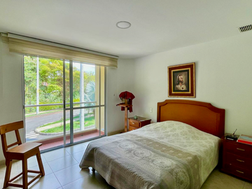 Extraordinaria casa remodelada en Cerritos Campestre con baño completo en el primer piso. Galicia. Pereira.