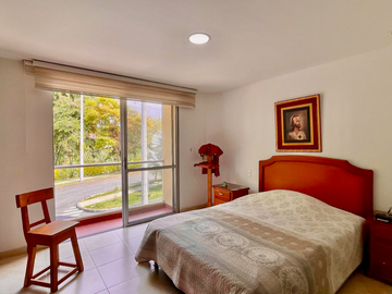 Extraordinaria casa remodelada en Cerritos Campestre con baño completo en el primer piso. Galicia. Pereira.
