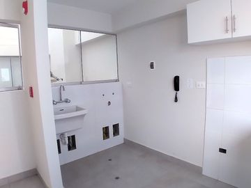 OCASIÓN!!! Se vende lindo departamento COMO NUEVO  2 dormitorios en BARRANCO, a media cdra Av. El Sol