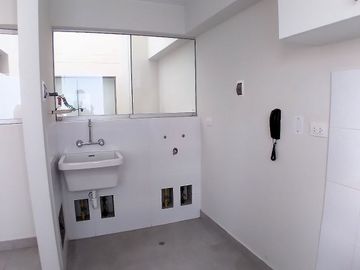 OCASIÓN!!! Se vende lindo departamento COMO NUEVO  2 dormitorios en BARRANCO, a media cdra Av. El Sol