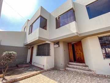 GRAN OPORTUNIDAD VENDO AMPLIA CASA EN SAN MIGUEL