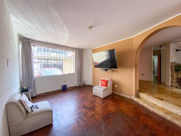 GRAN OPORTUNIDAD VENDO AMPLIA CASA EN SAN MIGUEL