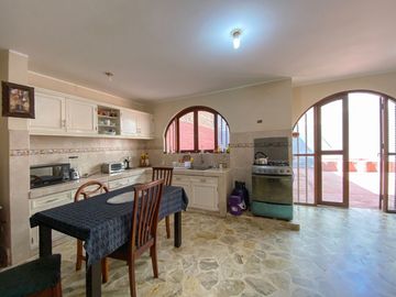 GRAN OPORTUNIDAD VENDO AMPLIA CASA EN SAN MIGUEL