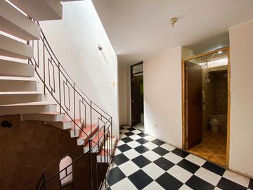 GRAN OPORTUNIDAD VENDO AMPLIA CASA EN SAN MIGUEL