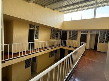 VENDO ESPECTACULAR CASA COMERCIAL 12 DE OCTUBRE -RENTANDO