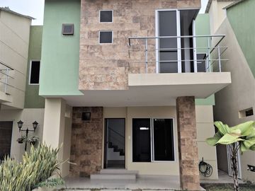 Se Vende Casa Hermosa en Portoviejo Manabí