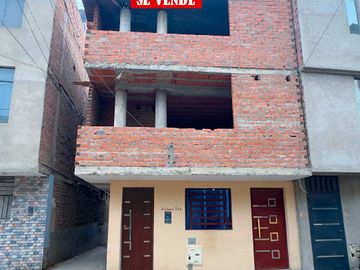 CASA EN VENTA DE 3 PISOS A 2 CDRAS. DE PROLONGACIÓN SANTA