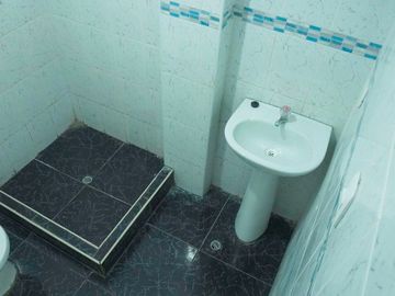CASA EN VENTA DE 3 PISOS A 2 CDRAS. DE PROLONGACIÓN SANTA