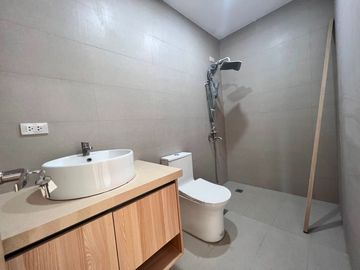 BRAND NEW HOUSE AND LOT IN TALON SINGKO ALONG MARCOS ALVAREZ