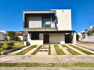 CASA EN VENTA, FRACCIONAMIENTO BOSQUES DE SANTA ANITA