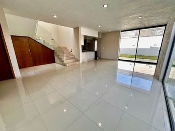CASA EN VENTA, FRACCIONAMIENTO BOSQUES DE SANTA ANITA
