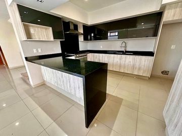 CASA EN VENTA, FRACCIONAMIENTO BOSQUES DE SANTA ANITA