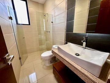 CASA EN VENTA, FRACCIONAMIENTO BOSQUES DE SANTA ANITA