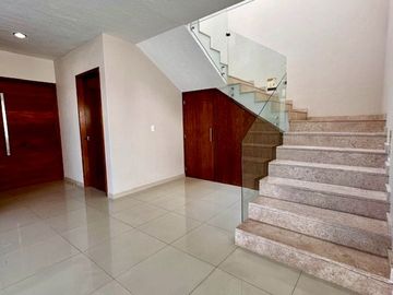 CASA EN VENTA, FRACCIONAMIENTO BOSQUES DE SANTA ANITA