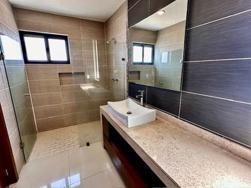 CASA EN VENTA, FRACCIONAMIENTO BOSQUES DE SANTA ANITA