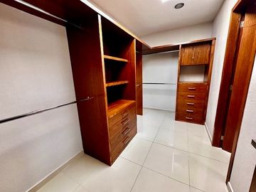 CASA EN VENTA, FRACCIONAMIENTO BOSQUES DE SANTA ANITA