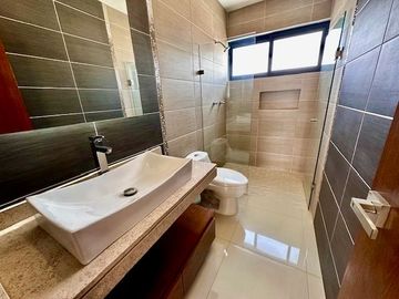CASA EN VENTA, FRACCIONAMIENTO BOSQUES DE SANTA ANITA