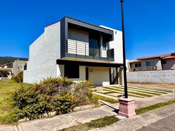 CASA EN VENTA, FRACCIONAMIENTO BOSQUES DE SANTA ANITA