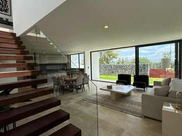 En venta casa 3 recàmaras Fracc.La Espiga terraza cocina equipada jardìn àrea infantil vigilancia CR-QHO6282377