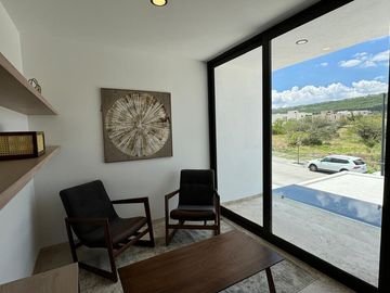 En venta casa 3 recàmaras Fracc.La Espiga terraza cocina equipada jardìn àrea infantil vigilancia CR-QHO6282377
