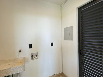 En venta casa 3 recàmaras Fracc.La Espiga terraza cocina equipada jardìn àrea infantil vigilancia CR-QHO6282377