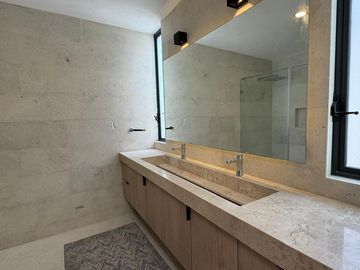 En venta casa 3 recàmaras Fracc.La Espiga terraza cocina equipada jardìn àrea infantil vigilancia CR-QHO6282377