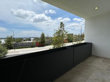 En venta casa 3 recàmaras Fracc.La Espiga terraza cocina equipada jardìn àrea infantil vigilancia CR-QHO6282377