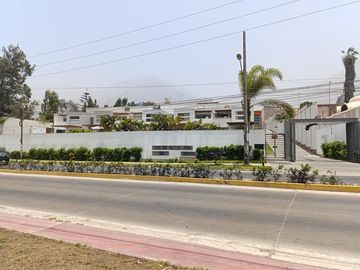 VENTA CASA CHOSICA SANTA MARIA PISCINA 4 DORM. 2 COCHERAS