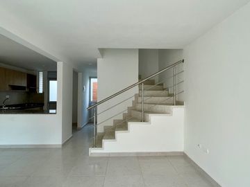 Extraordinaria casa nueva en Cerritos en conjunto con piscina con 3 alcobas y 3 baños. Galicia. Pereira.