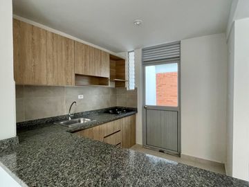Extraordinaria casa nueva en Cerritos en conjunto con piscina con 3 alcobas y 3 baños. Galicia. Pereira.