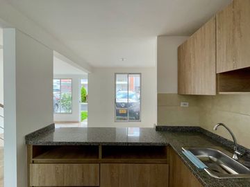 Extraordinaria casa nueva en Cerritos en conjunto con piscina con 3 alcobas y 3 baños. Galicia. Pereira.