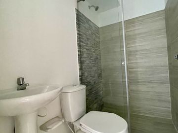 Extraordinaria casa nueva en Cerritos en conjunto con piscina con 3 alcobas y 3 baños. Galicia. Pereira.