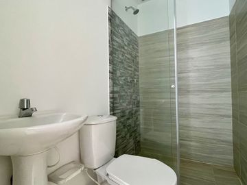 Extraordinaria casa nueva en Cerritos en conjunto con piscina con 3 alcobas y 3 baños. Galicia. Pereira.