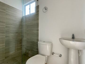 Extraordinaria casa nueva en Cerritos en conjunto con piscina con 3 alcobas y 3 baños. Galicia. Pereira.